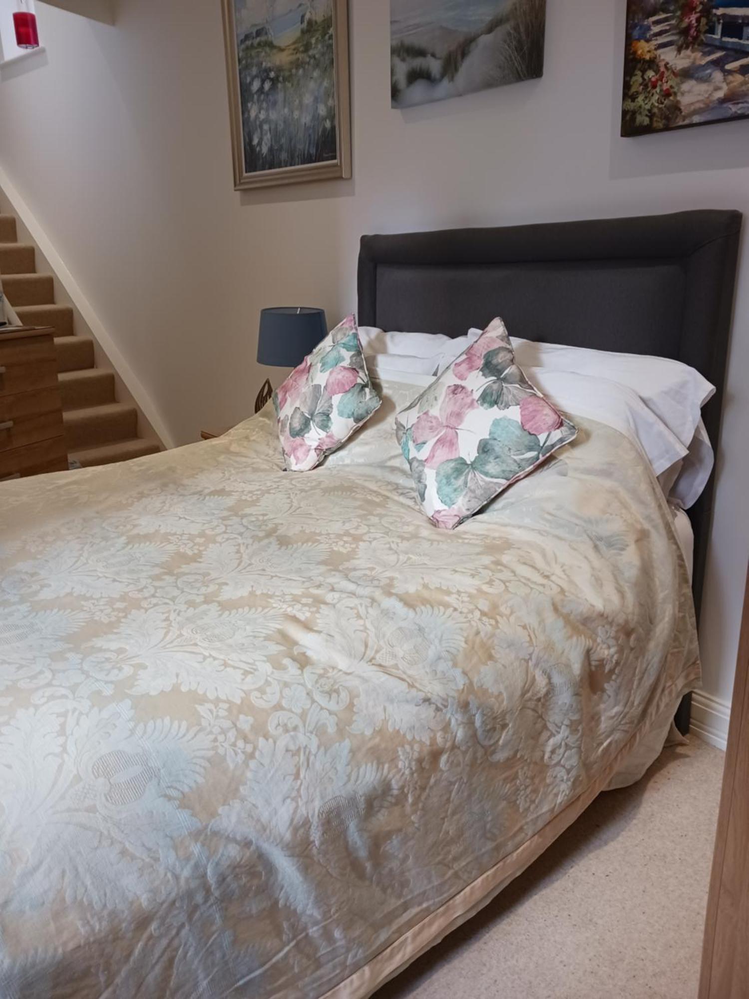 Bodlondeb Castle Bed & Breakfast { Central Llandudno} Extérieur photo